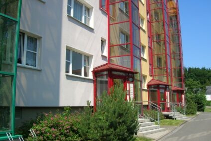 mit Aufzug am Haus