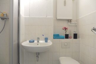 Bad mit Dusche (Bsp.)