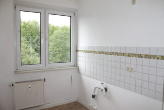 Küche mit Fliesenspiegel (Bsp.)