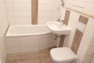 komplett neues Bad mit Badewanne (Bsp.)