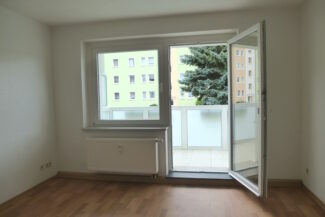 Wohnzimmer mit Balkon (Bsp.)