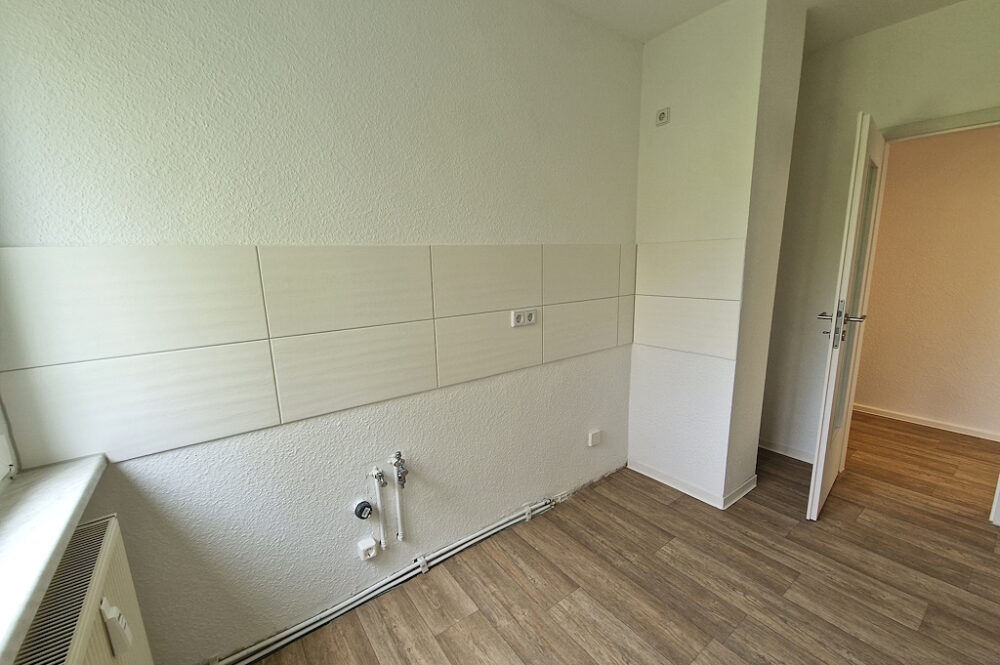 Küche mit Fliesenspiegel (Bsp.)