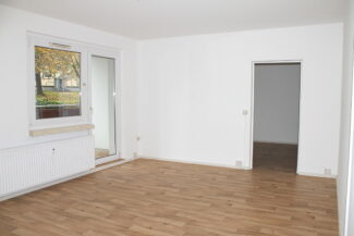 Wohnzimmer mit Blick zum 3. Zimmer