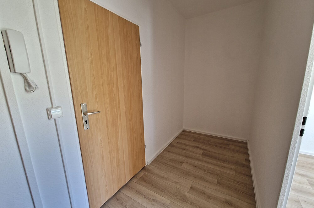 Flurbereich mit Platz für großen Schrank