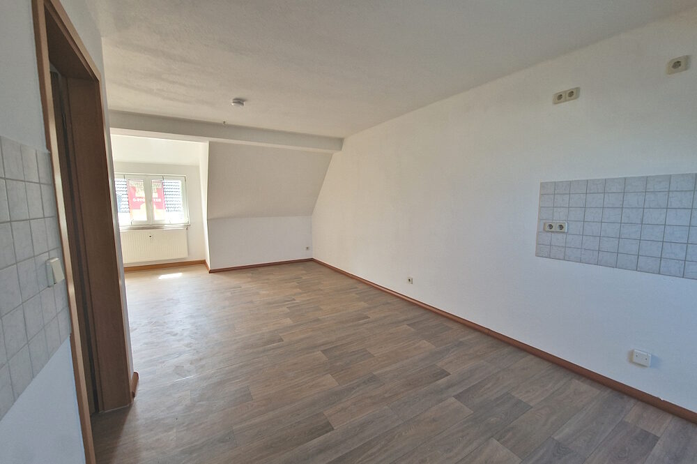 großes helles Wohnzimmer